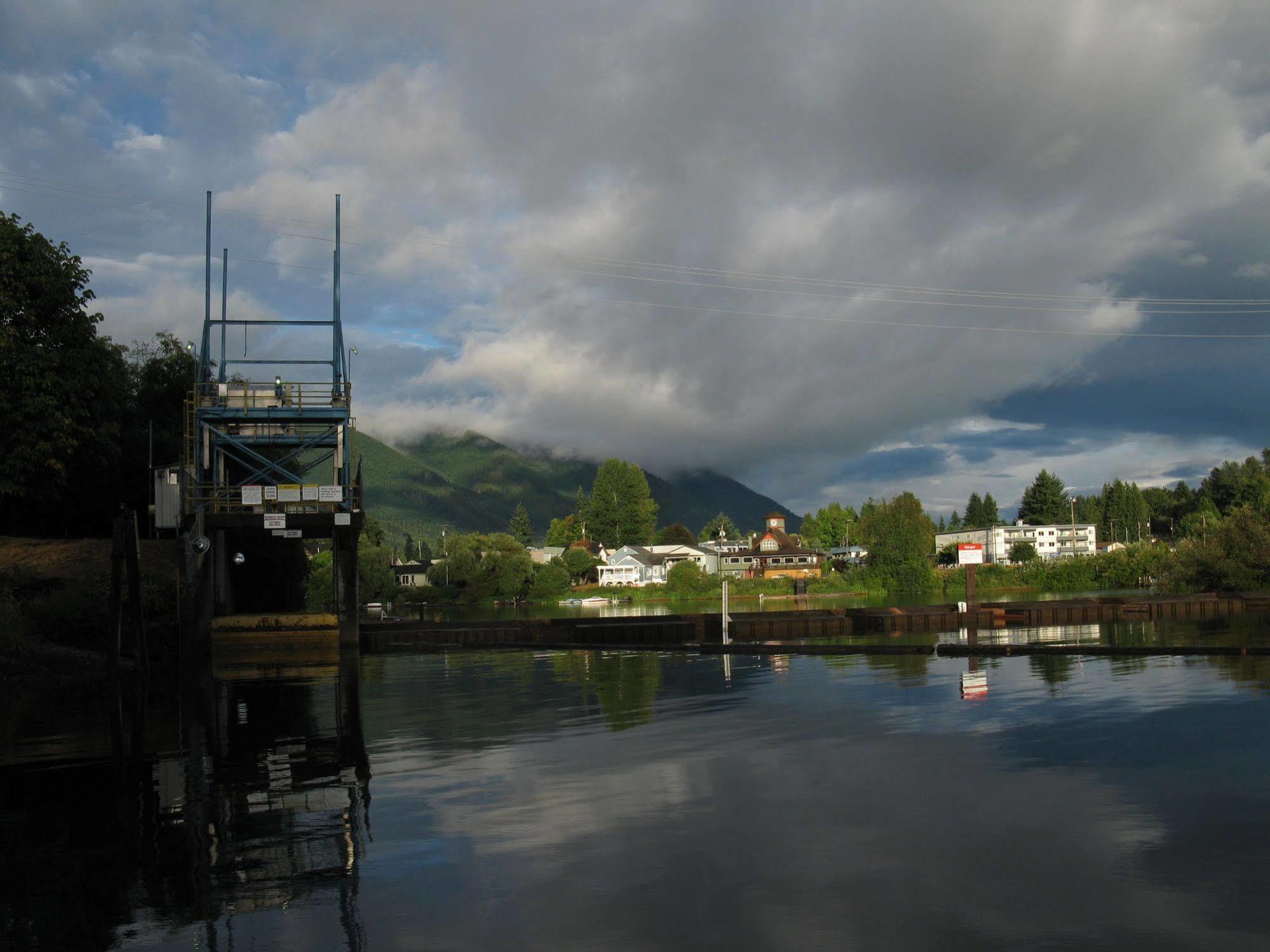 Crown House B&B Lake Cowichan Exterior foto